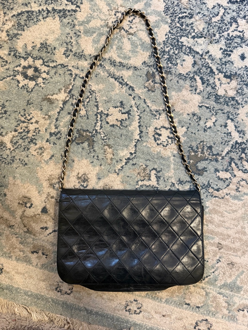 Authentic Vintage CHANEL flap bag - Picture 2 of 7